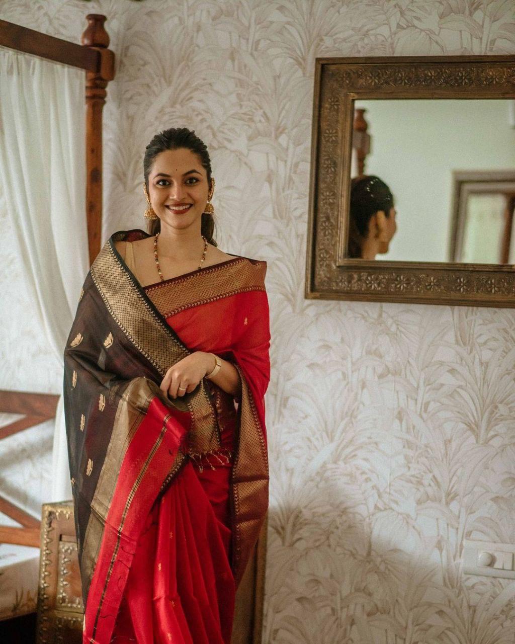 Stunning Red Cotton Silk Saree With Elegant Blouse Piece