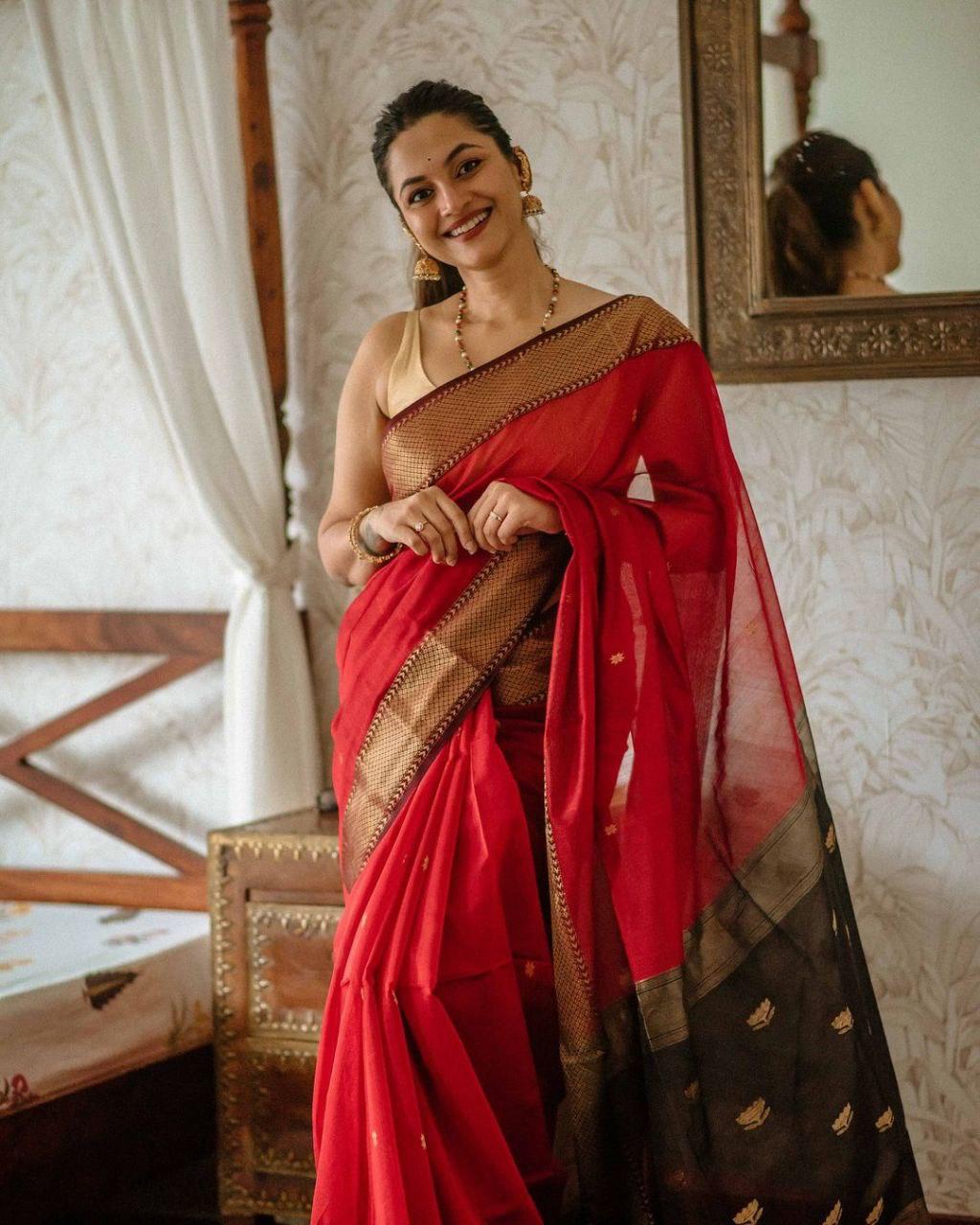 Stunning Red Cotton Silk Saree With Elegant Blouse Piece