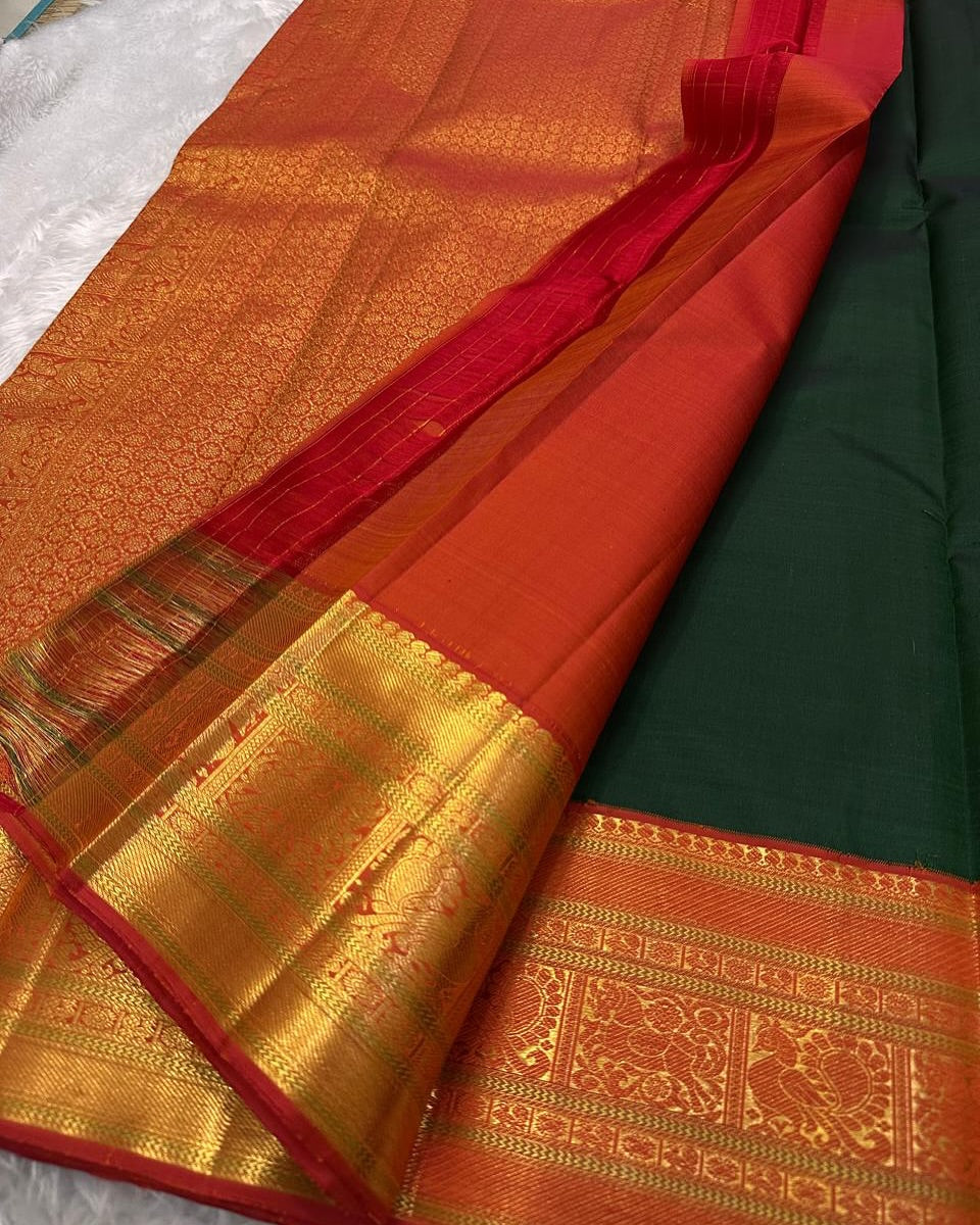 Beautiful Green Soft Silk Saree With Snappy Blouse Piece