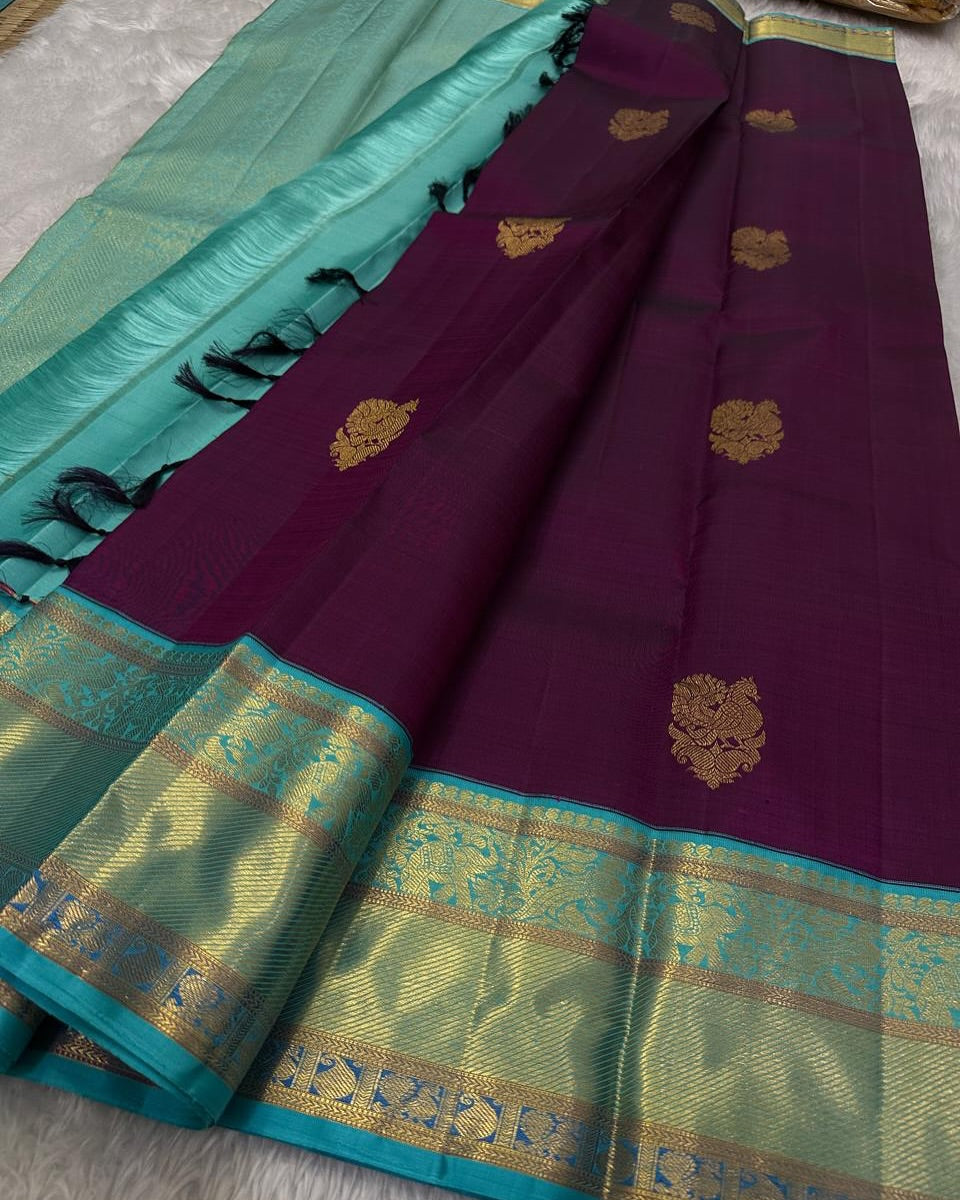 Gorgeous Purple Soft Silk Saree With Beautiful Blouse Piece