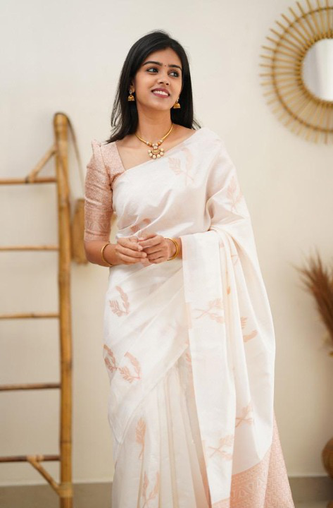 Tremendous White Soft Banarasi Silk Saree With Imbrication Blouse Piece