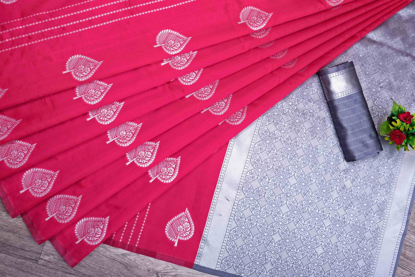 Extraordinary Pink Soft Banarasi Silk Saree With Tempting Blouse Piece