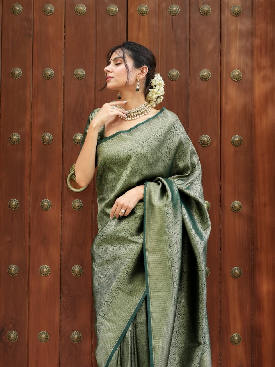 Prettiest Green Soft Silk Saree With Delectable Blouse Piece