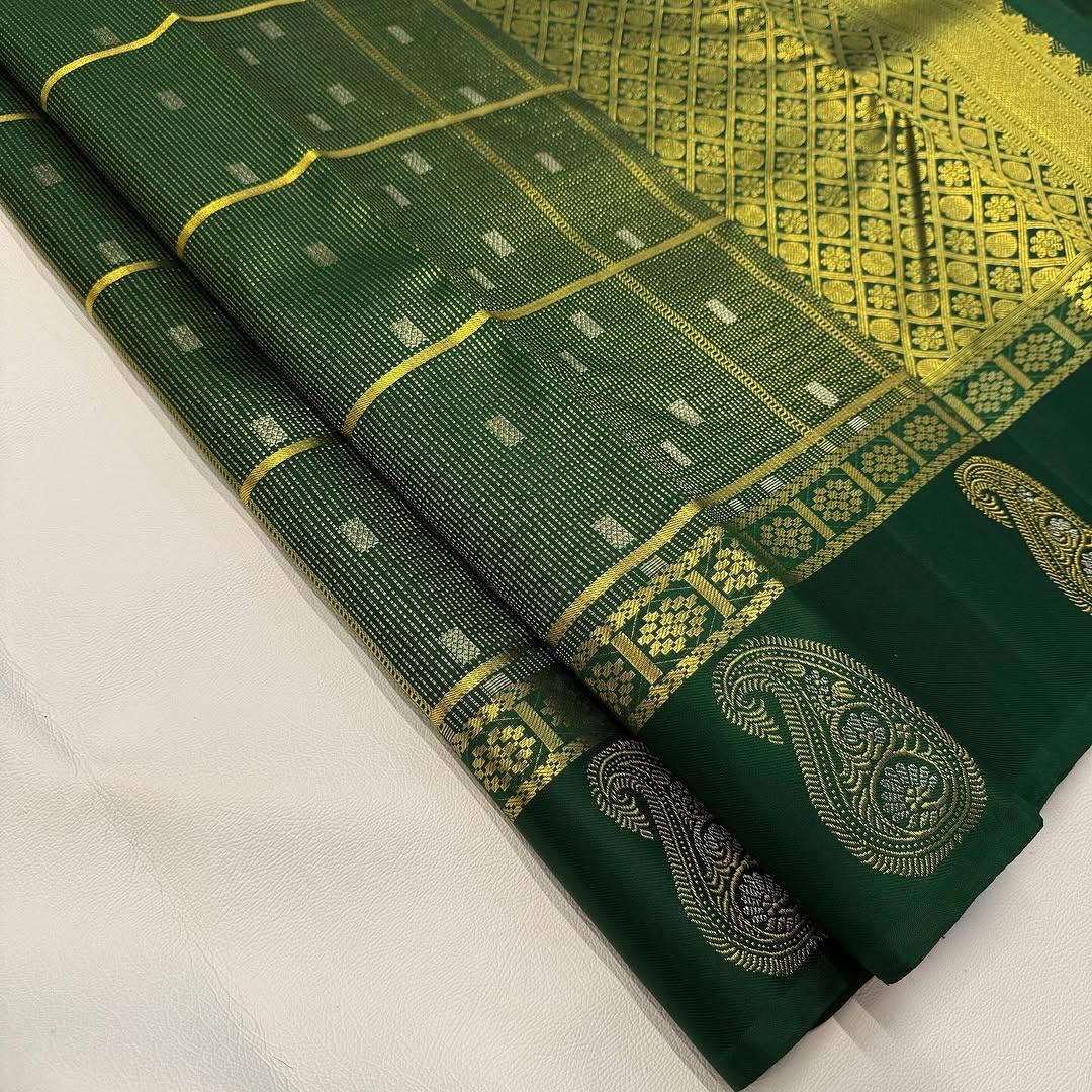 Panache Dark Green Soft Banarasi Silk Saree With Vestigial Blouse Piece