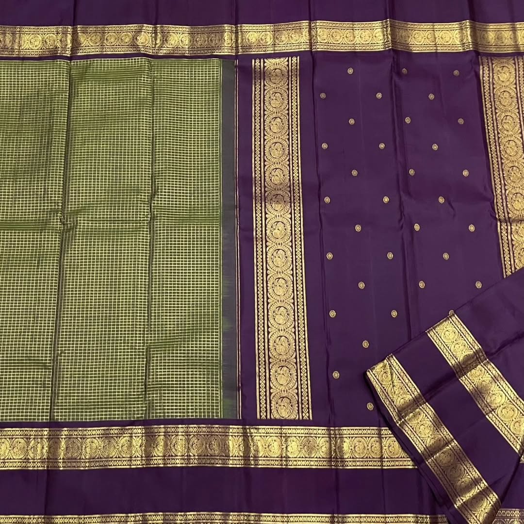 Evocative Green Soft Silk Saree With Gratifying Blouse Piece