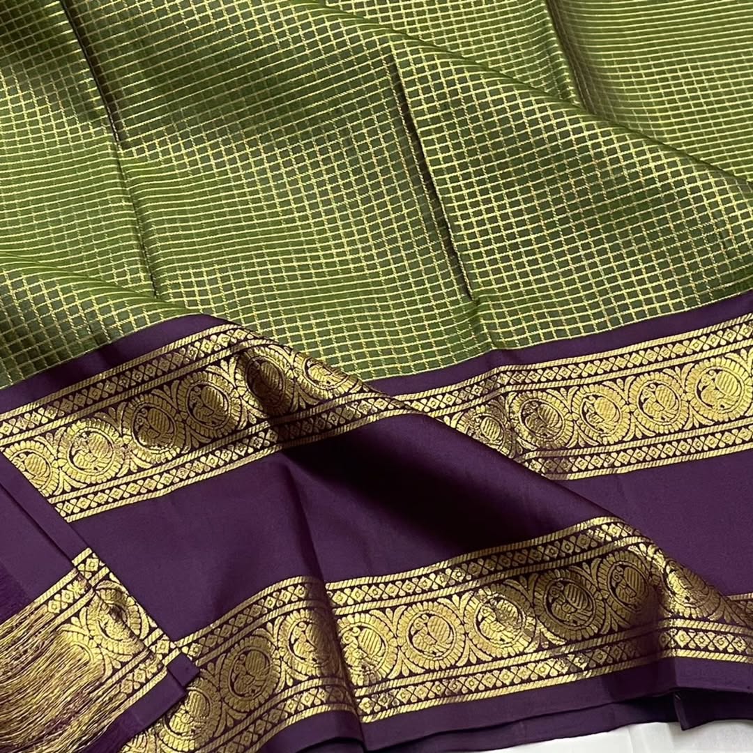 Evocative Green Soft Silk Saree With Gratifying Blouse Piece