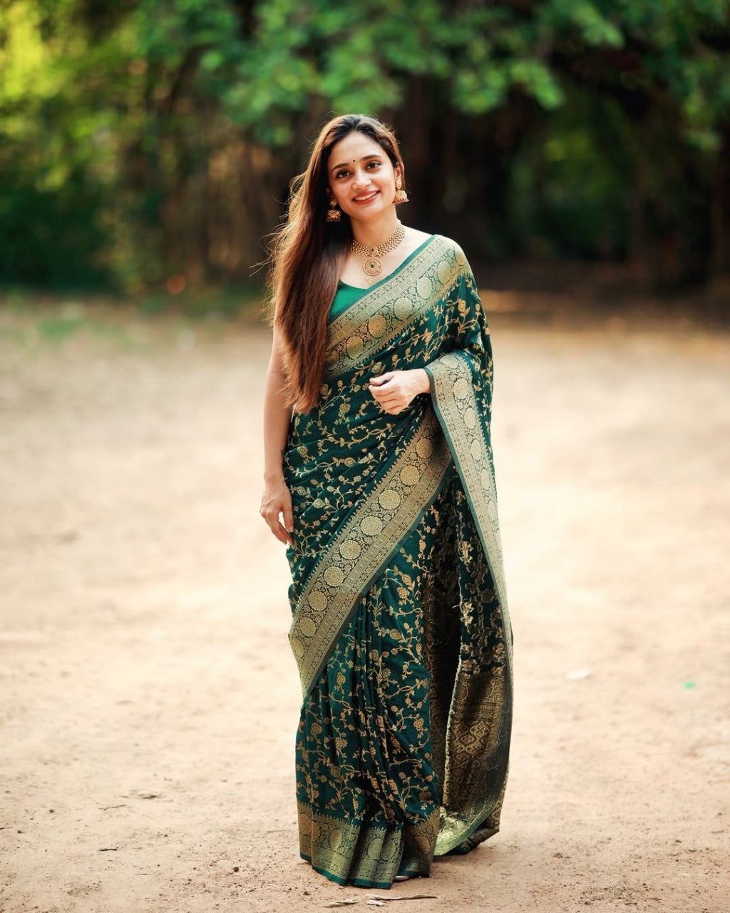 Imbrication Dark Green Soft Silk Saree With Desirable Blouse Piece