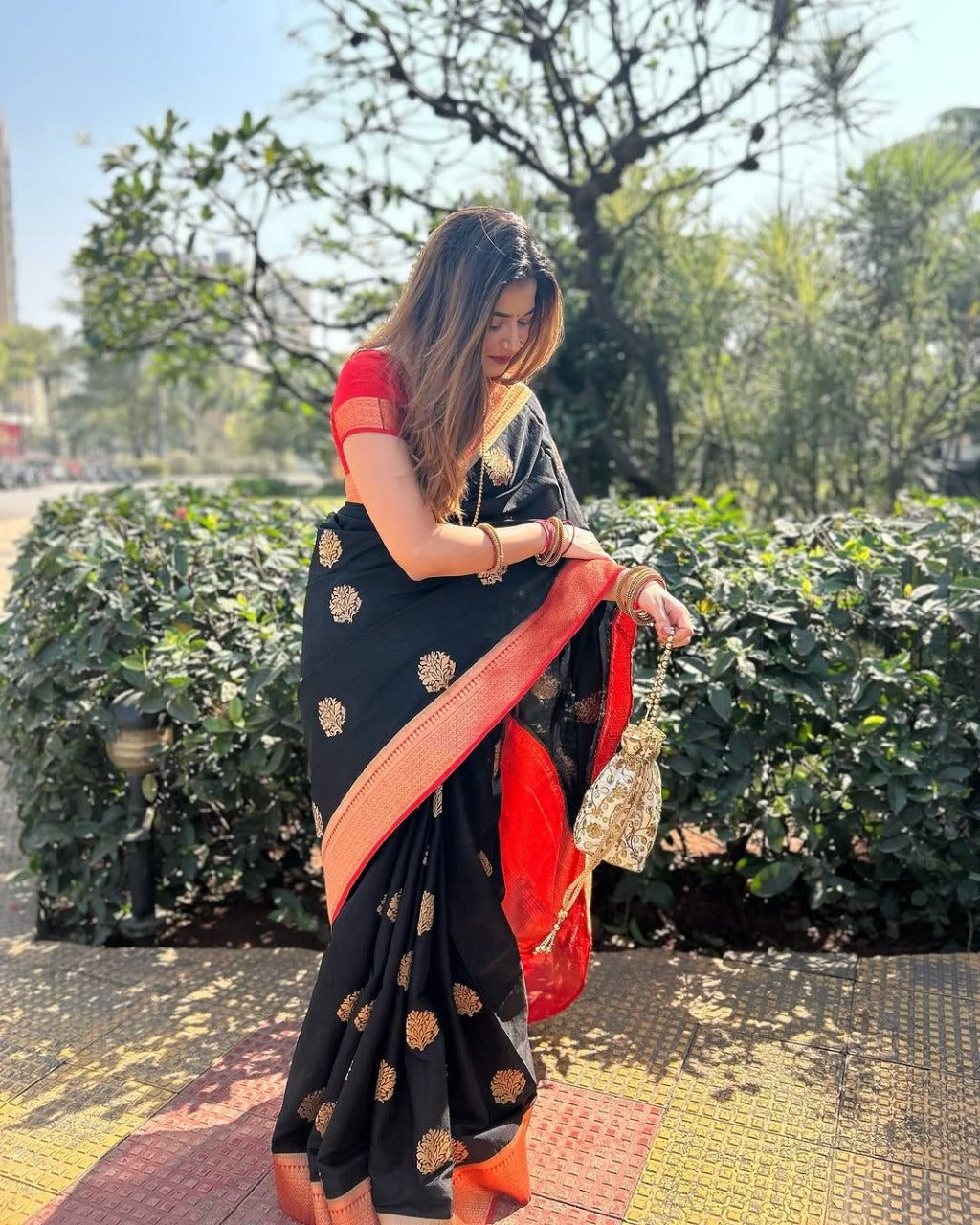 Felicitous Black Soft Banarasi Silk Saree With Seraglio Blouse Piece