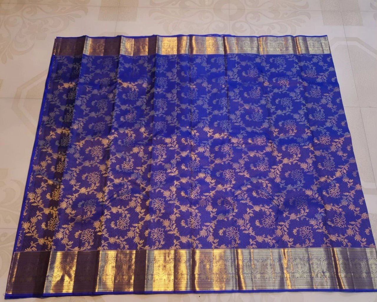 Pretty Royal Blue Soft Banarasi Silk Saree With Glorious Blouse Piece