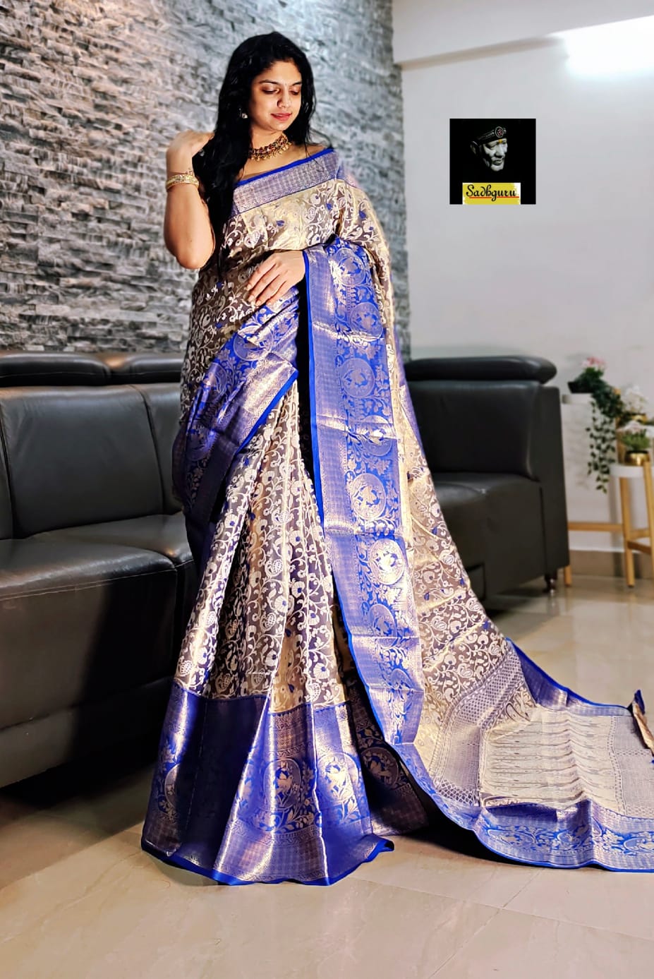 Tempting Blue Kanjivaram Silk Saree With Snappy Blouse Piece