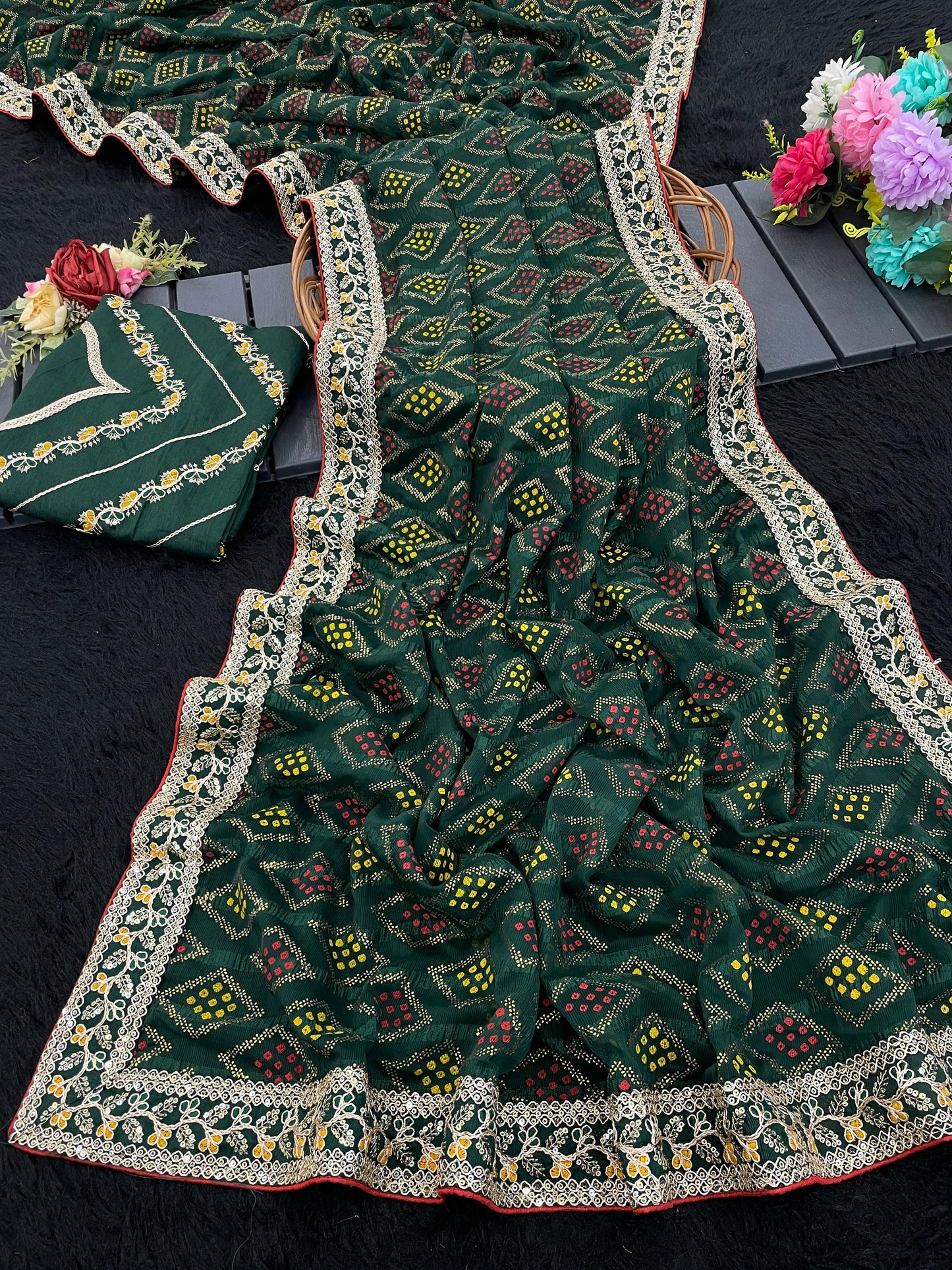Arresting Green Cotton Silk Saree With Prettiest Blouse Piece