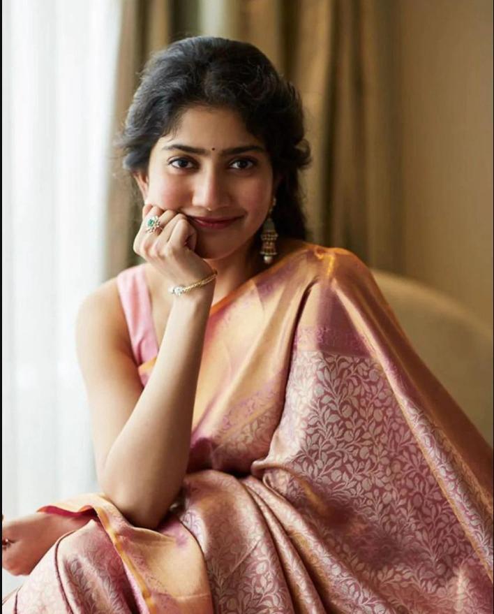 Captivating Peach Soft Silk Saree With Propinquity Blouse Piece