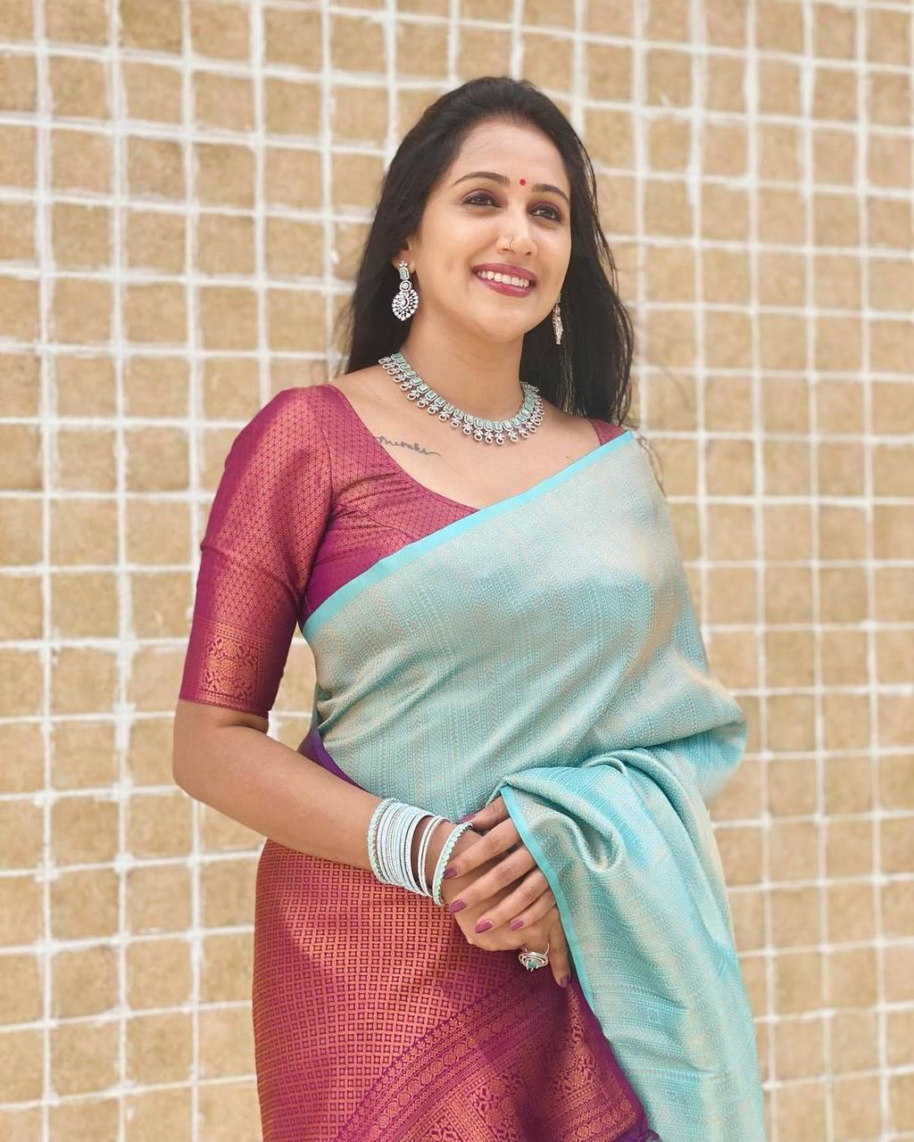Woebegone Firozi Soft Banarasi Silk Saree With Amiable Blouse Piece
