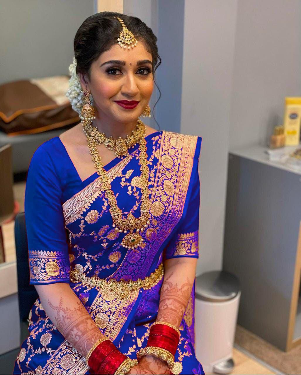Inspiring Blue Soft Silk Saree With Entrancing Blouse Piece