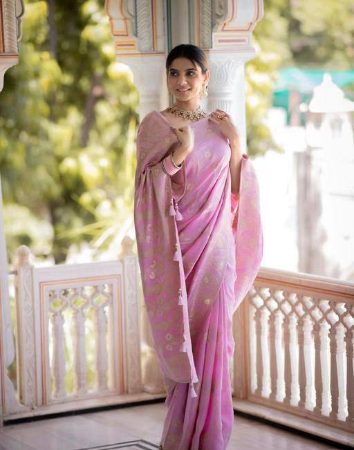 Lassitude Baby Pink Soft Silk Saree With Devastating Blouse Piece