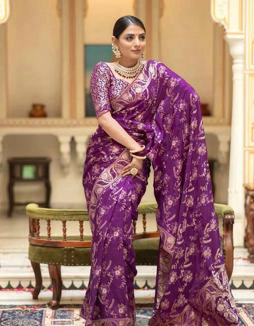 Sonorous Purple Soft Silk Saree With Effulgent Blouse Piece