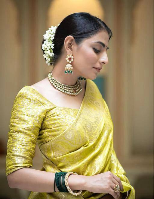 Amiable Yellow Soft Silk Saree With Allure Blouse Piece
