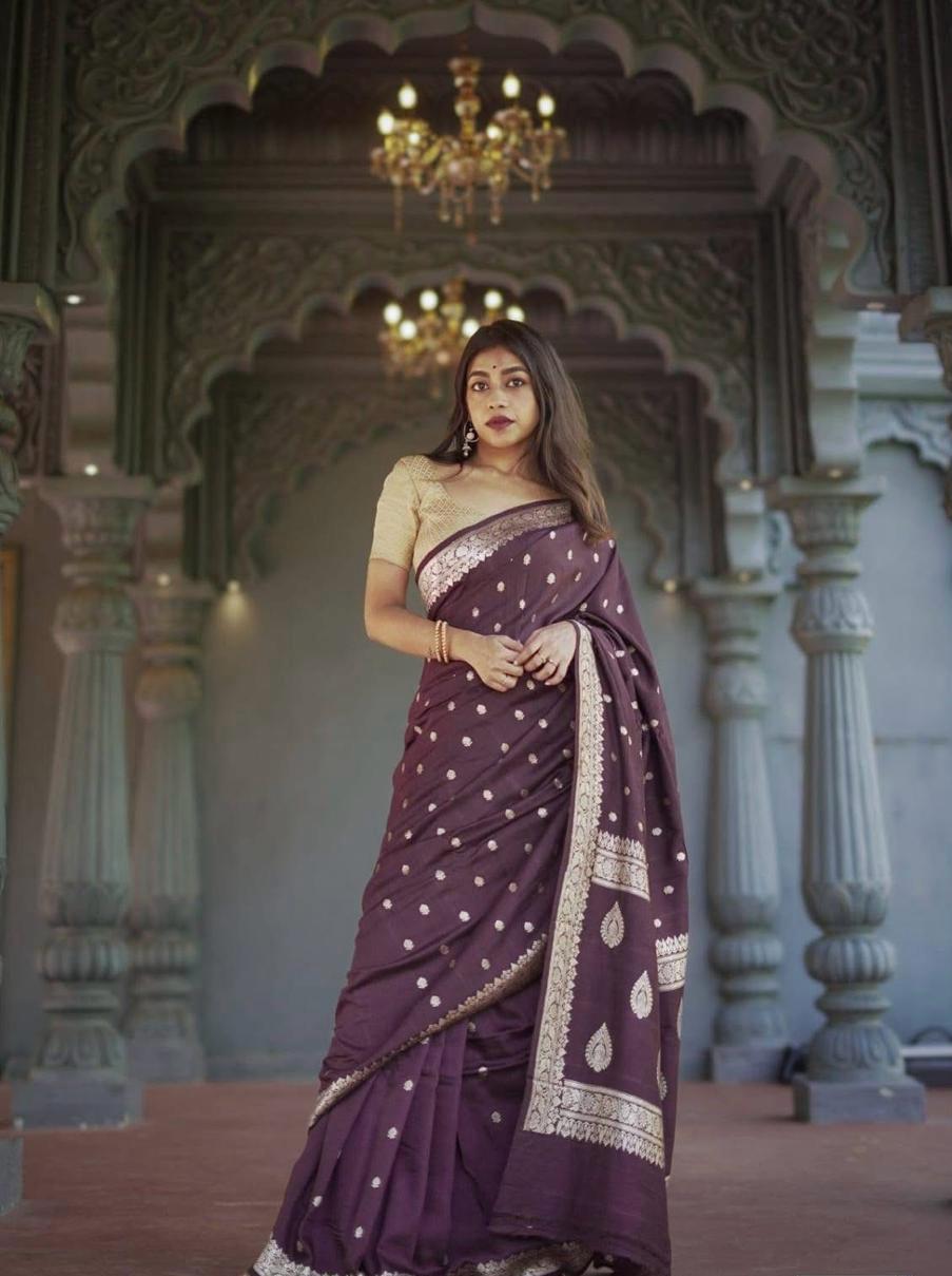 Effulgent Purple Linen Silk Saree With Ravishing Blouse Piece