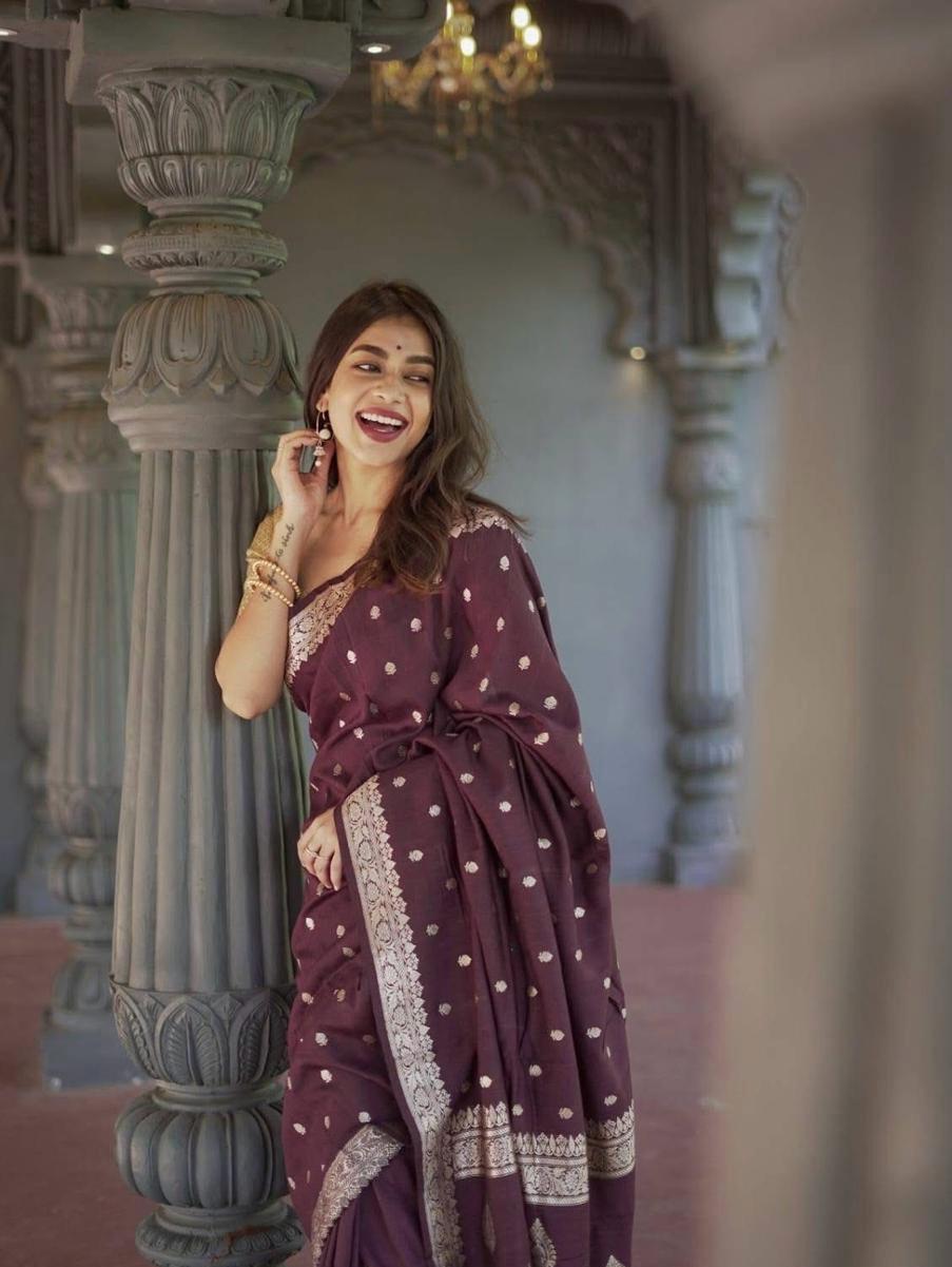 Effulgent Purple Linen Silk Saree With Ravishing Blouse Piece