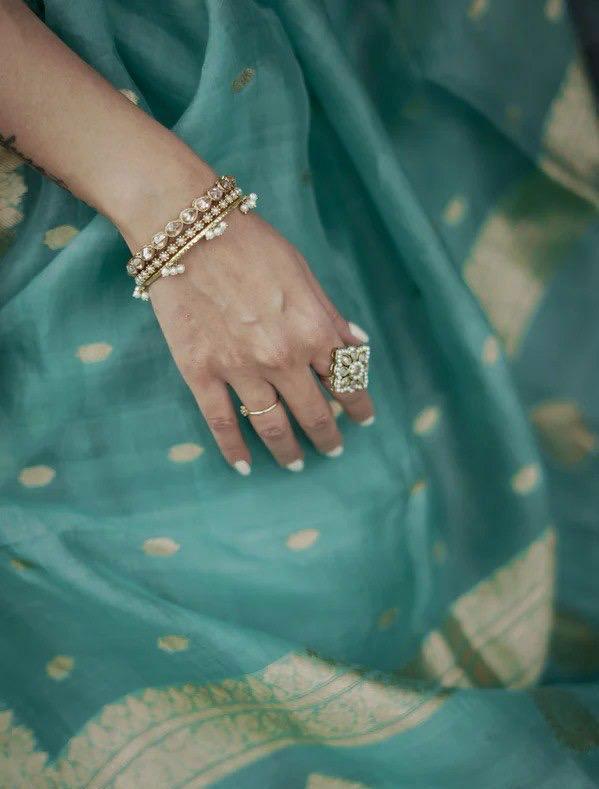 Vivacious Turquoise Linen Silk Saree With Incomparable Blouse Piece