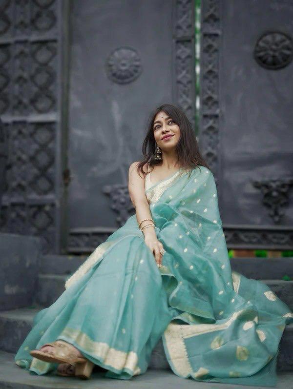 Vivacious Turquoise Linen Silk Saree With Incomparable Blouse Piece