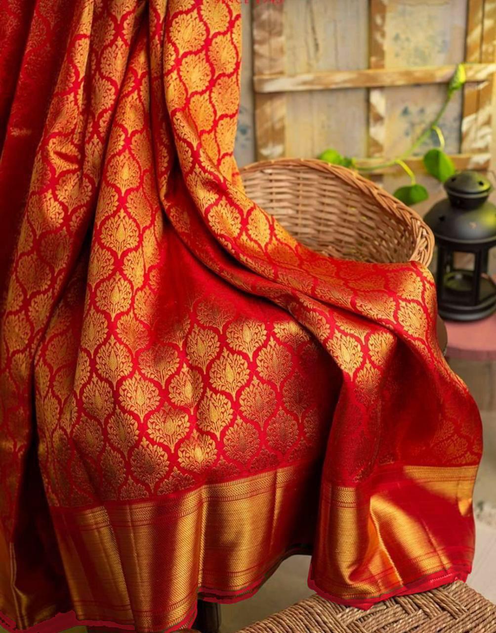 Desultory Red Soft Banarasi Silk Saree With Staggering Blouse Piece