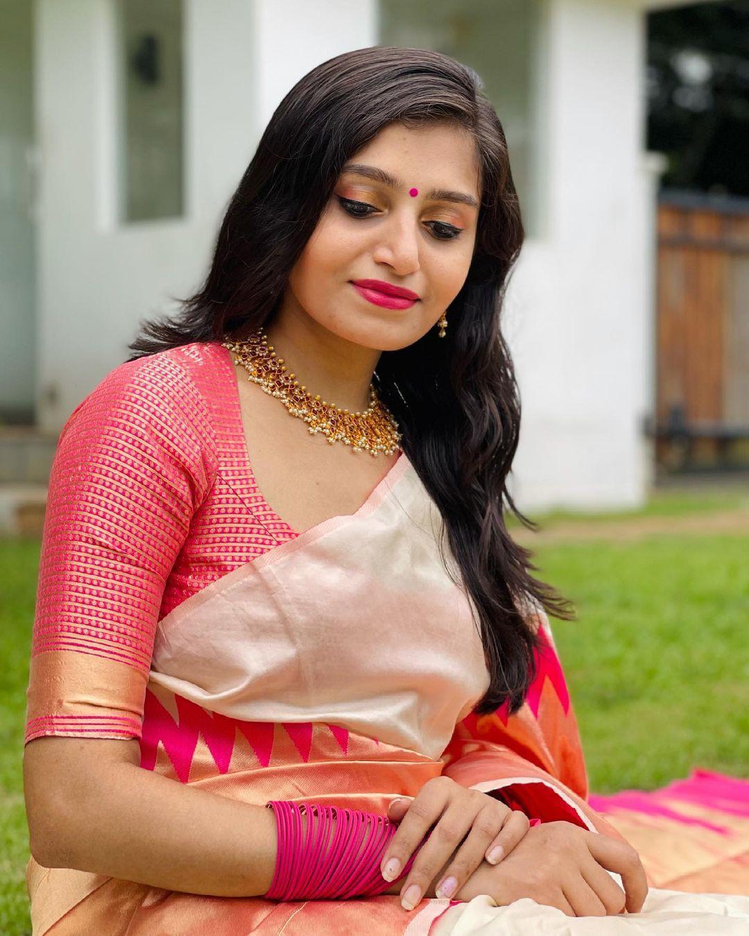 Fantabulous Beige Soft Silk Saree With Snazzy Blouse Piece