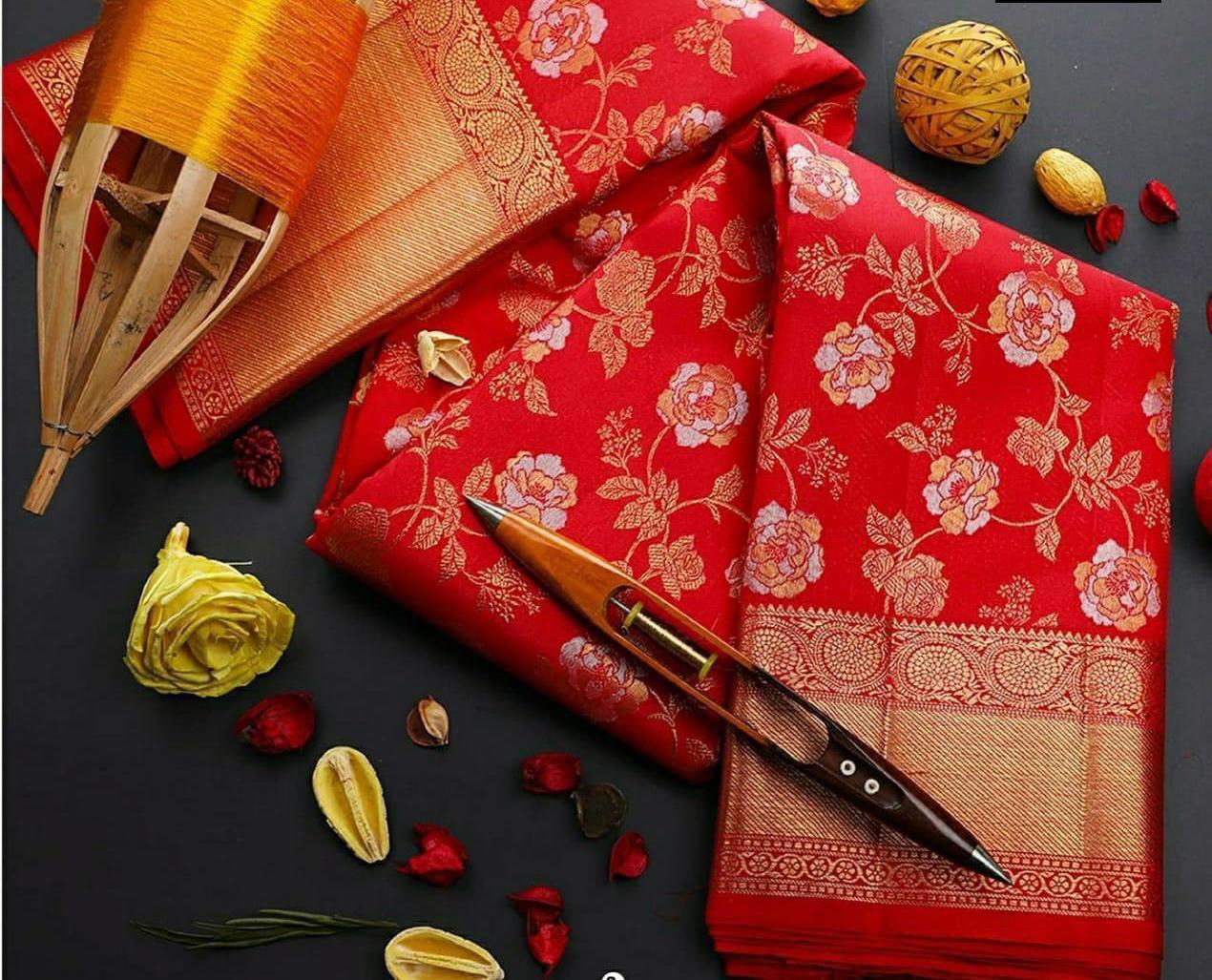 Improbable Red Soft Banarasi Silk Saree With Surpassing Blouse Piece