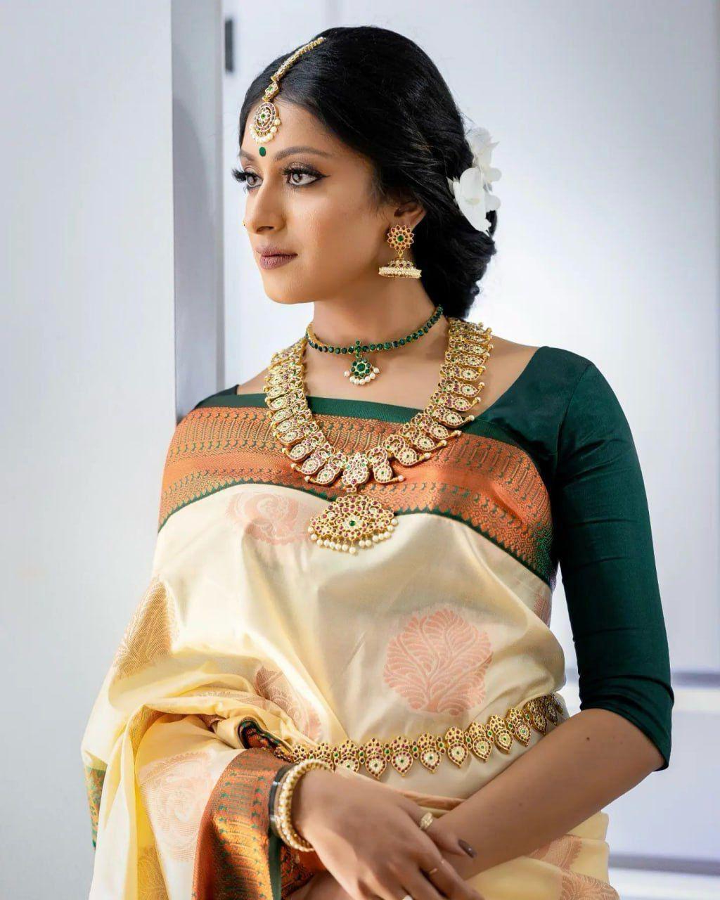 A glam Beige Soft Silk Saree With Classic Blouse Piece