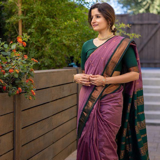 Surpassing Lavender Soft Silk Saree With Assemblage Blouse Piece