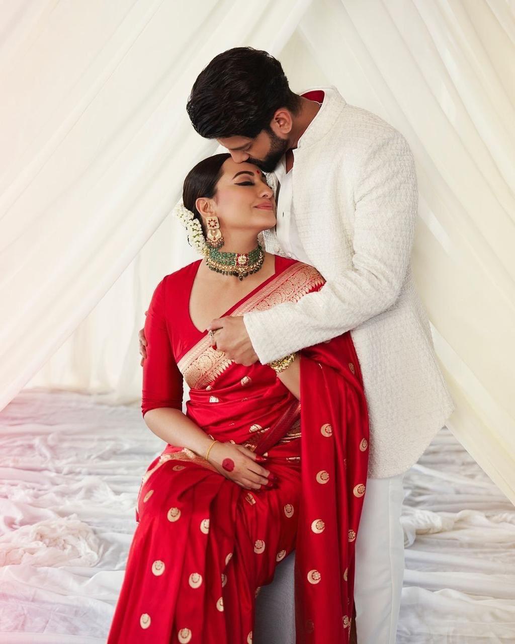 Staring Red Soft Silk Saree With Delightful Blouse Piece