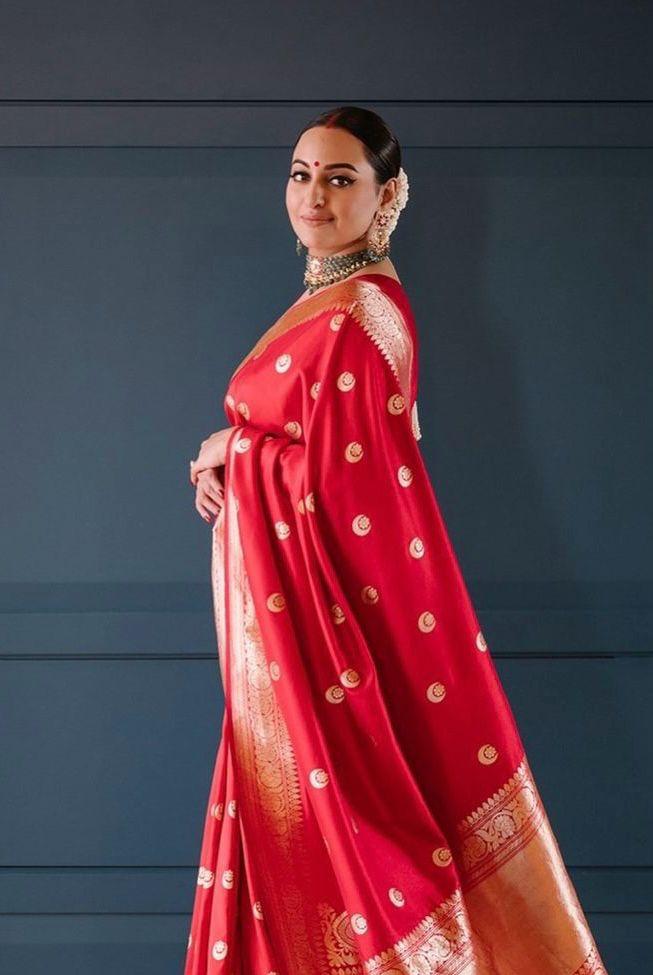 Staring Red Soft Silk Saree With Delightful Blouse Piece