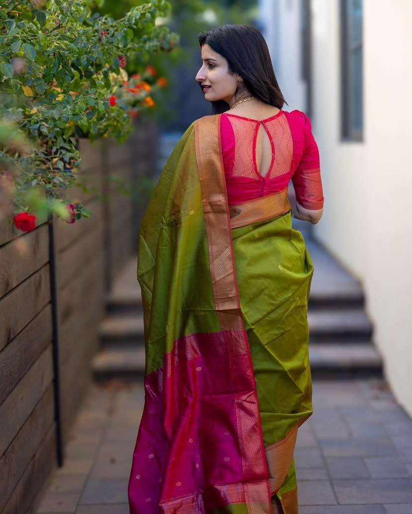 Quintessential Green Soft Banarasi Silk Saree With Lissome Blouse Piece