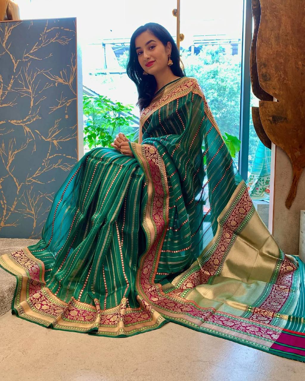 Magnificat Rama Soft Silk Saree With Gratifying Blouse Piece