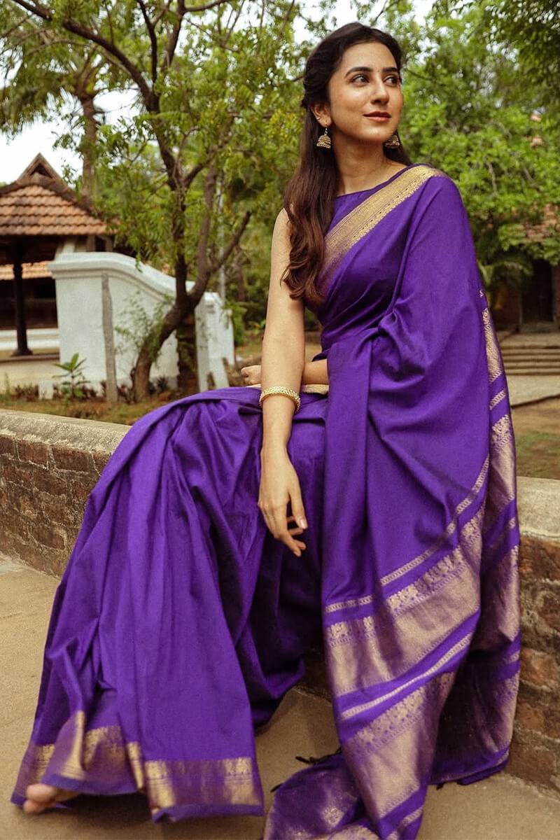 Effulgent Purple Soft Silk Saree With Engaging Blouse Piece 0 Reviews