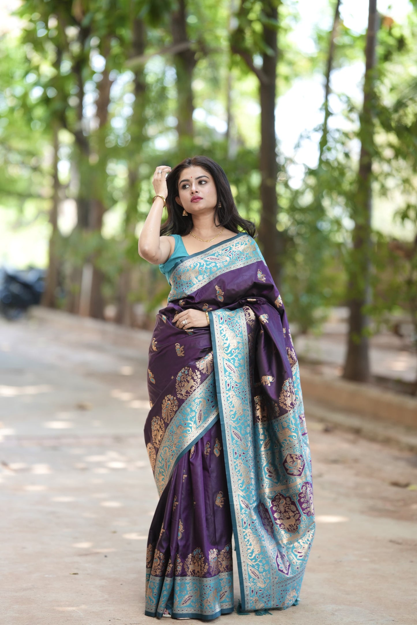 Sempiternal Dark Purple Soft Silk Saree With Lassitude Blouse Piece