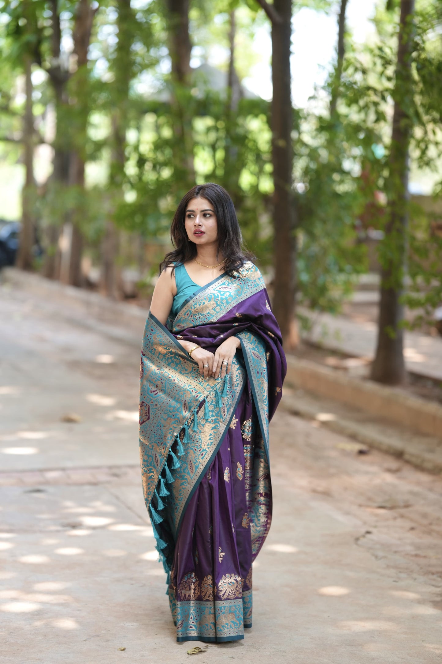 Sempiternal Dark Purple Soft Silk Saree With Lassitude Blouse Piece