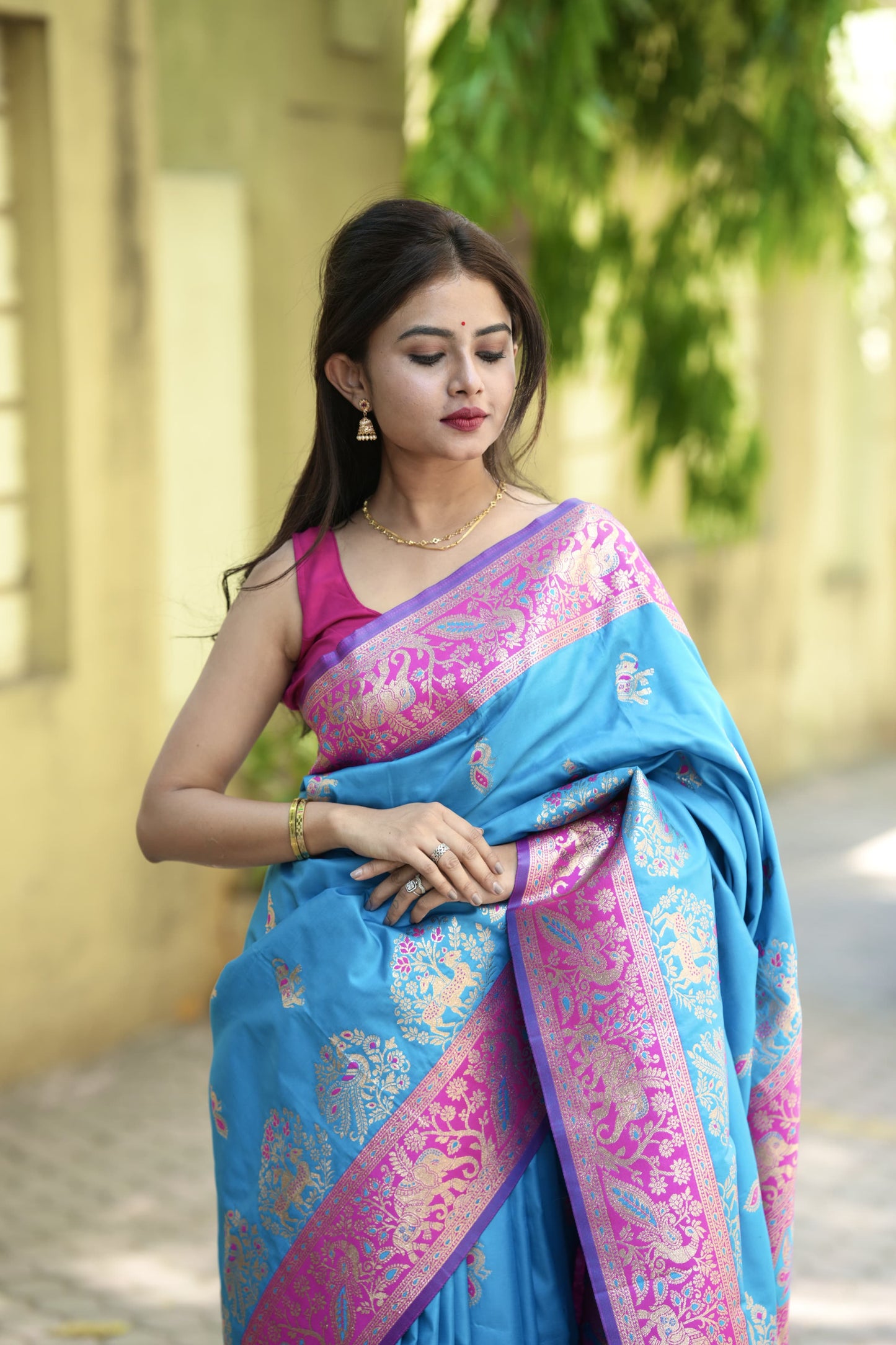 Sempiternal Firozi Soft Silk Saree With Lassitude Blouse Piece
