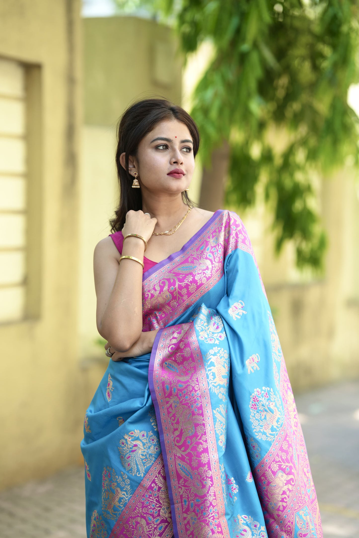 Sempiternal Firozi Soft Silk Saree With Lassitude Blouse Piece