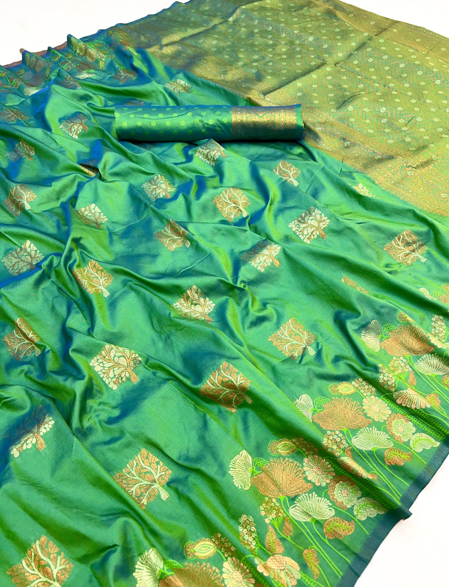 Glittering Green Soft Banarasi Silk Saree With Prettiest Blouse Piece