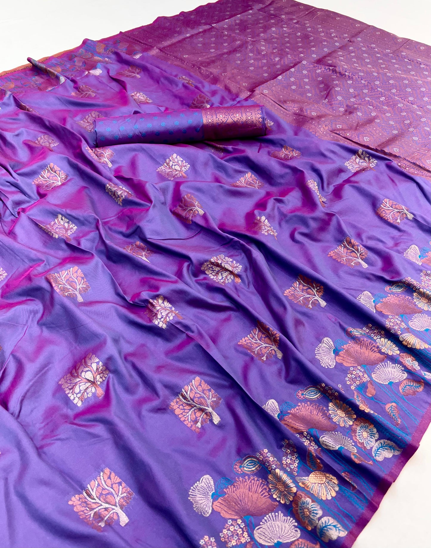 Gossamer Light Purple Soft Banarasi Silk Saree With Lissome Blouse Piece
