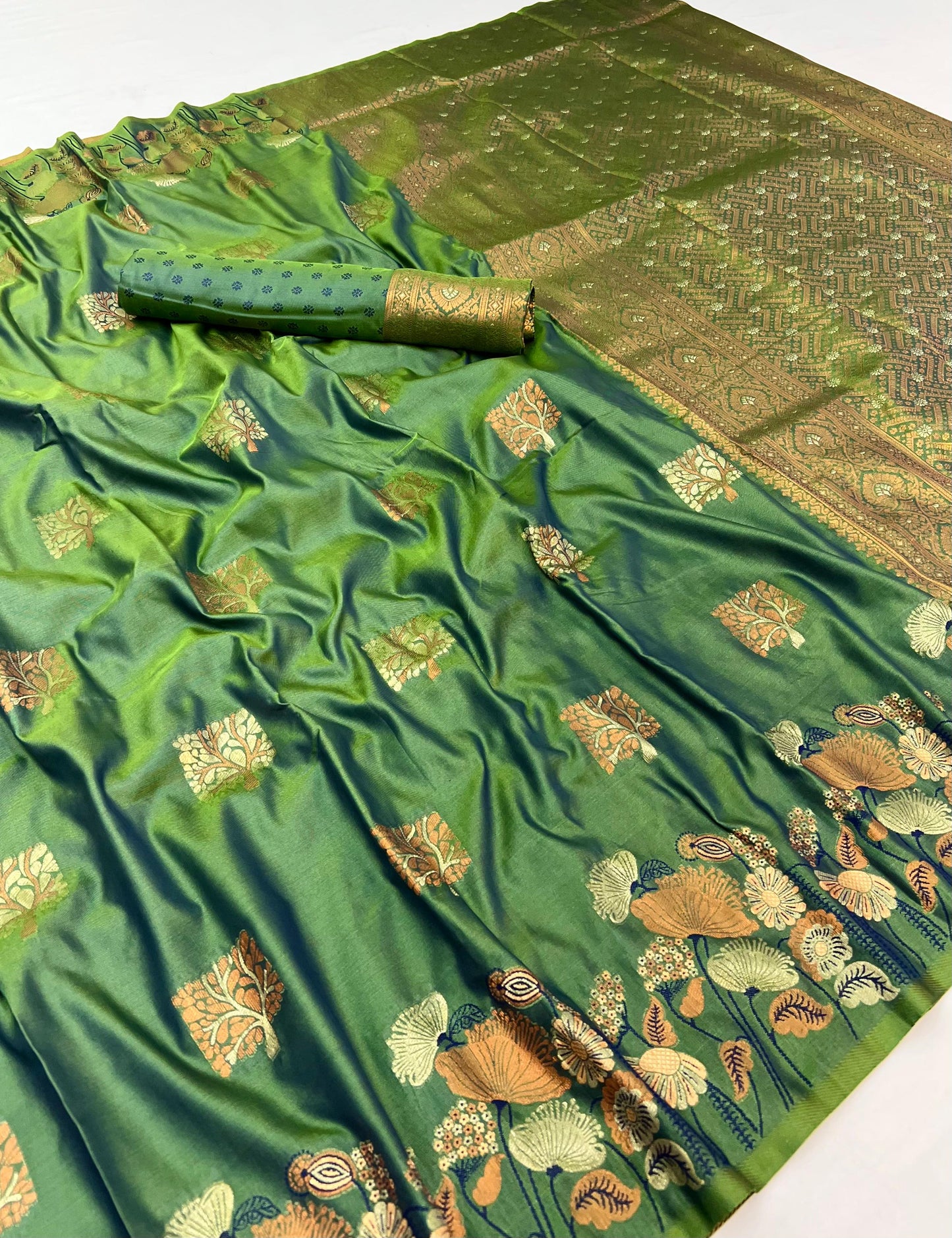 Outstanding Mehndi Soft Banarasi Silk Saree With Lissome Blouse Piece