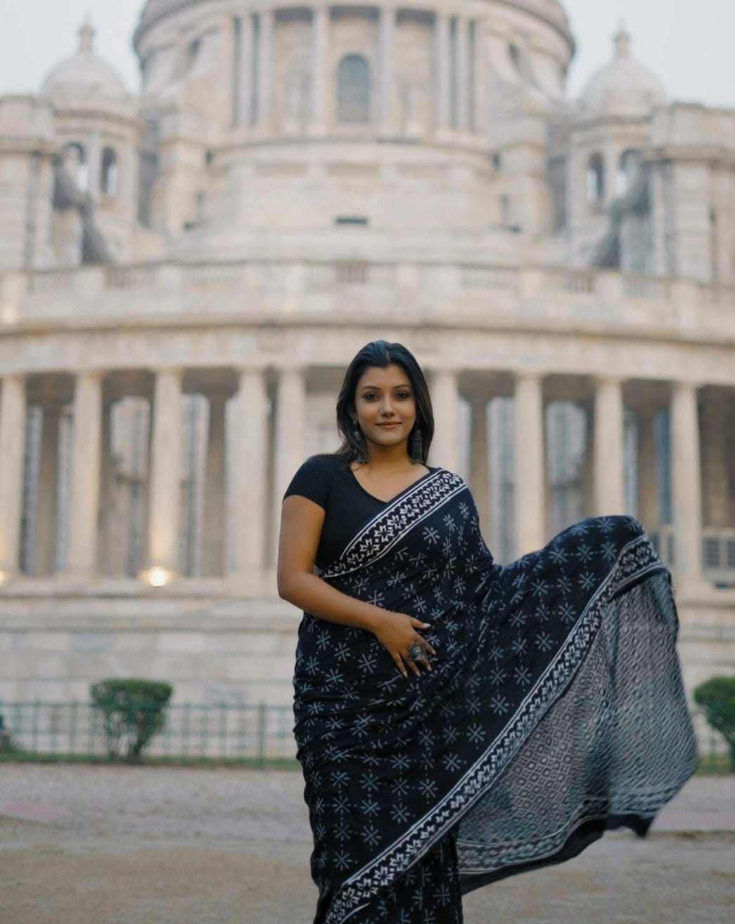 Pulsating 1-Minute Ready To Wear Black Cotton Saree