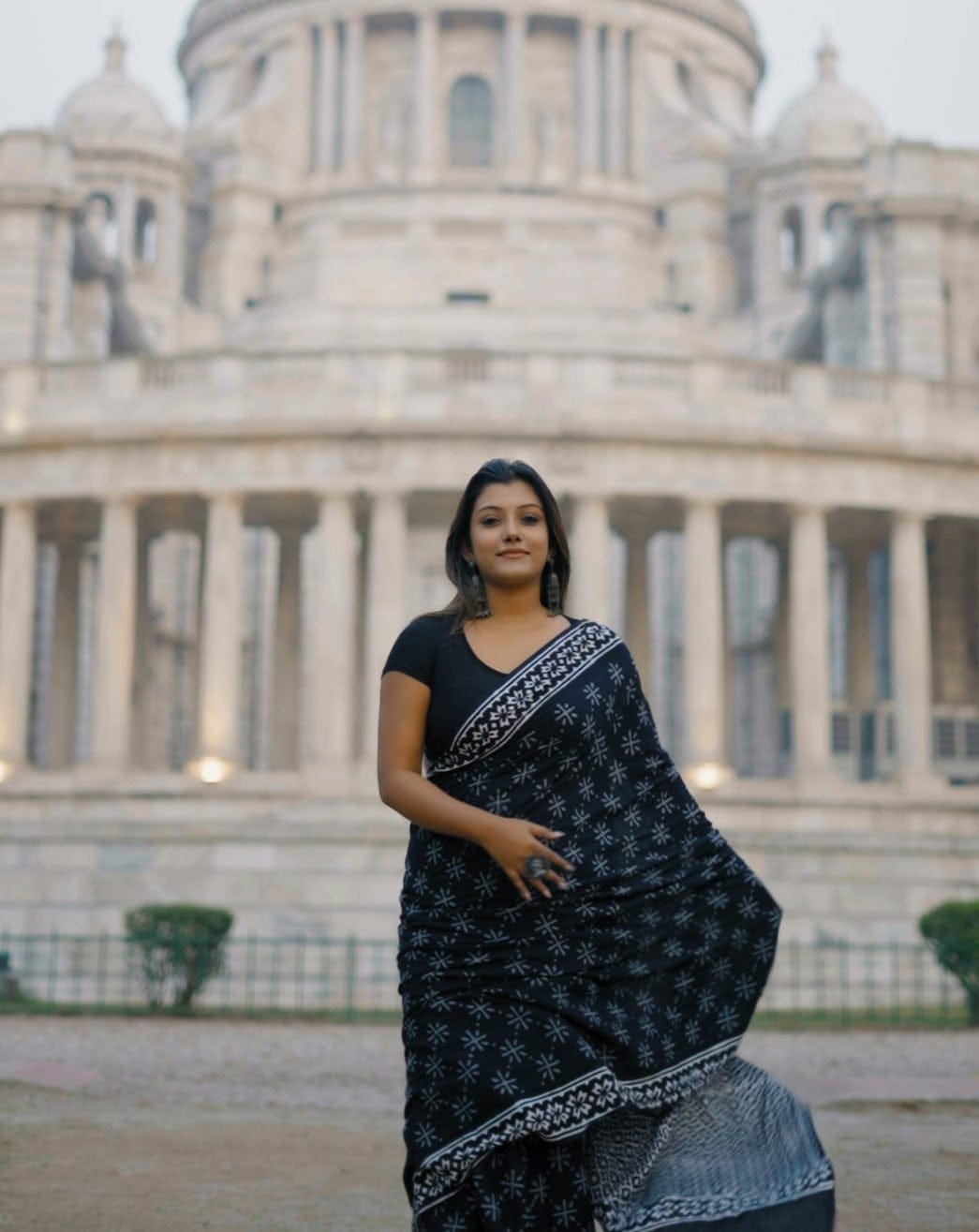 Pulsating 1-Minute Ready To Wear Black Cotton Saree