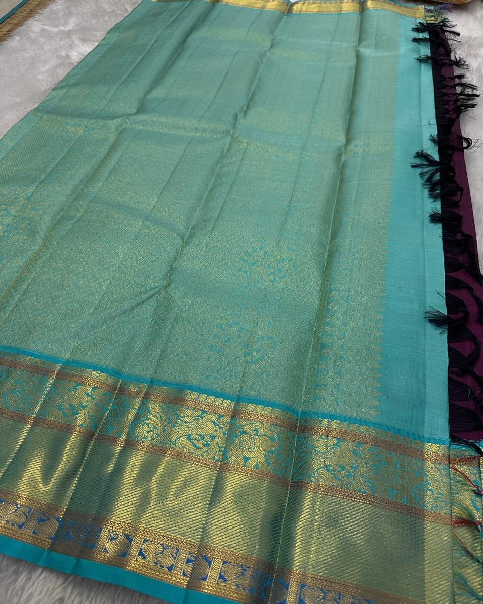 Gorgeous Purple Soft Silk Saree With Beautiful Blouse Piece