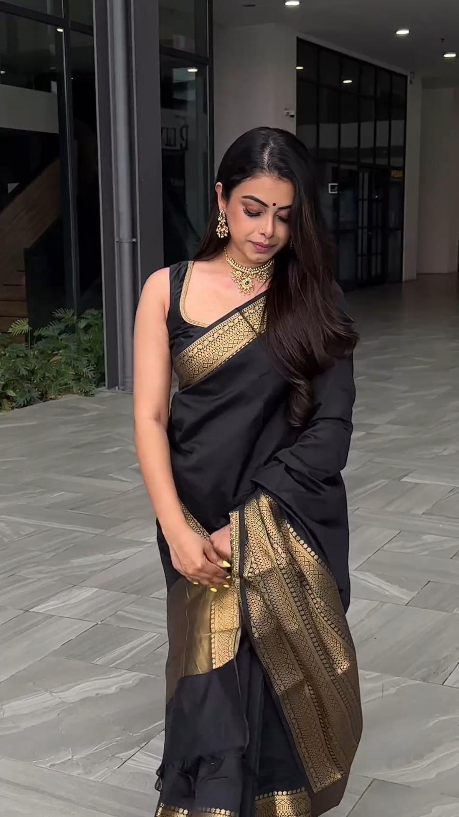 Imbrication Black Soft Silk Saree With Exuberant Blouse Piece