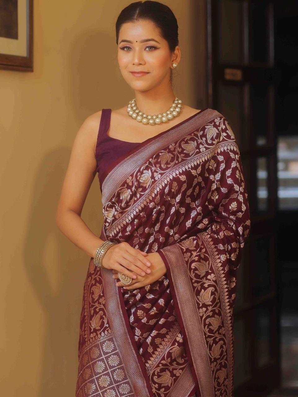 Staggering Maroon Banarasi Silk Saree With Smashing Blouse Piece