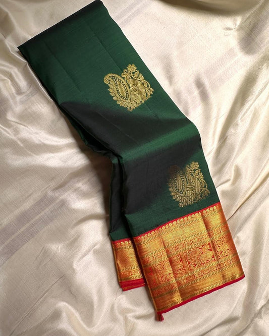 Beautiful Green Soft Silk Saree With Snappy Blouse Piece