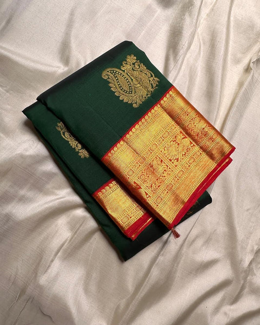 Beautiful Green Soft Silk Saree With Snappy Blouse Piece