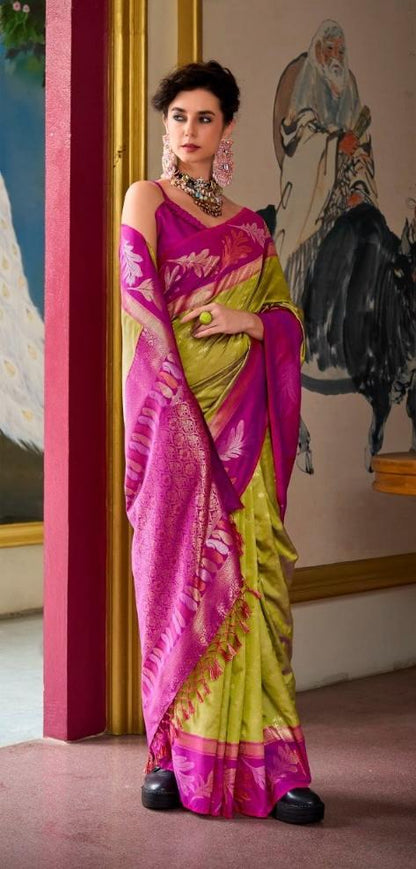 Splendorous Mehandi Soft Banarasi Silk Saree With Luxuriant Blouse Piece